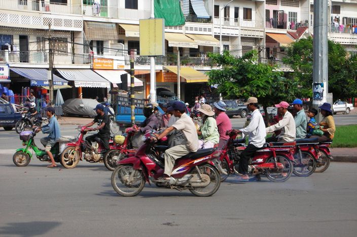 Motorbike traffic in Phnom Penh centre